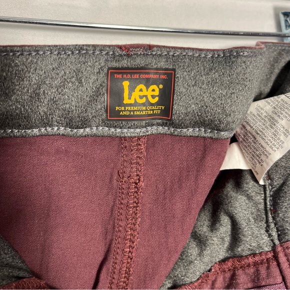 Lee Women's Ultra Lux Mid Rise Relaxed Straight Leg Pant NWT Sz 4 - Picture 8 of 10